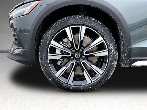 New 2026 Volvo V60 B5 Cross Country Ultra w/ Climate Package image 13