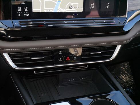 Certified 2025 Volkswagen Atlas SEL image 23