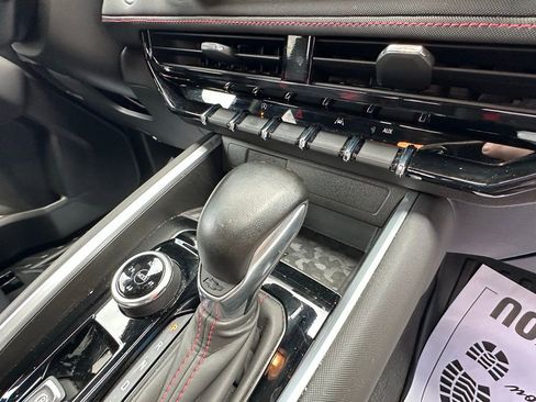 Used 2024 Chevrolet Colorado Z71 w/ Z71 Convenience Package 2 image 13