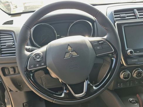 Used 2025 Mitsubishi Outlander Sport LE AWD/4WD image 11