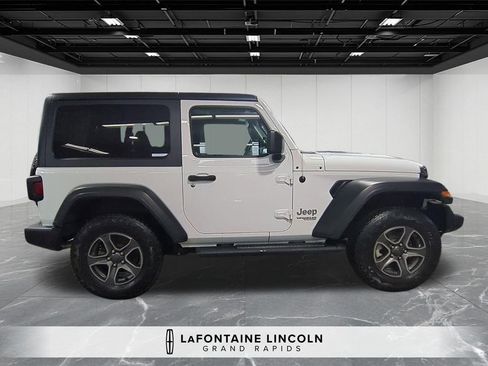 Used 2019 Jeep Wrangler Sport AWD/4WD image 6