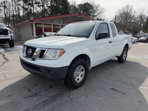 Used 2018 Nissan Frontier S image 2