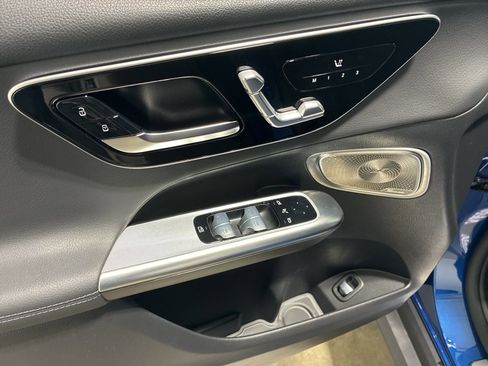 Used 2025 Mercedes-Benz GLC 300 4MATIC image 7