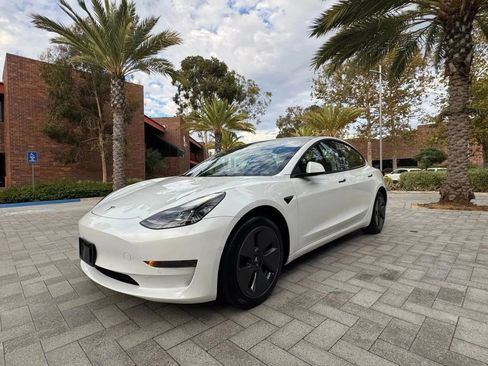Used 2023 Tesla Model 3 Standard Range RWD image 3
