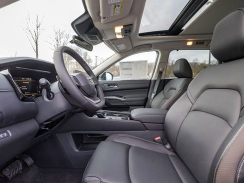 New 2026 Nissan Pathfinder SL w/ SL Premium Package image 11