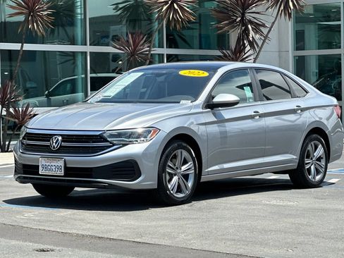Used 2022 Volkswagen Jetta SE w/ Panoramic Sunroof Package FWD image 8