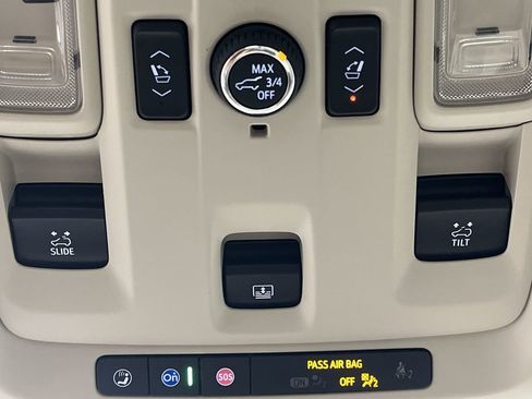 Used 2021 GMC Yukon XL Denali w/ Denali Premium Package image 31