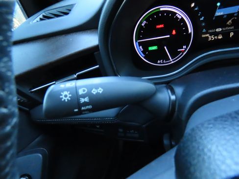 Used 2022 Toyota Avalon Limited image 34