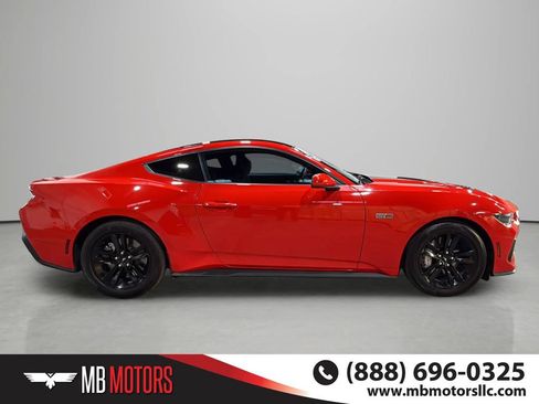 Used 2025 Ford Mustang GT RWD image 5