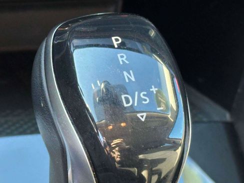 Certified 2022 Volkswagen Taos SEL image 27