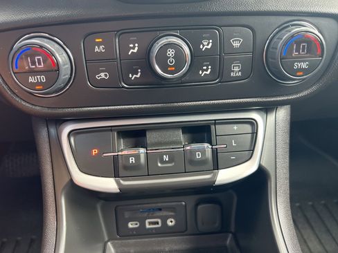 Used 2022 GMC Terrain SLT image 19