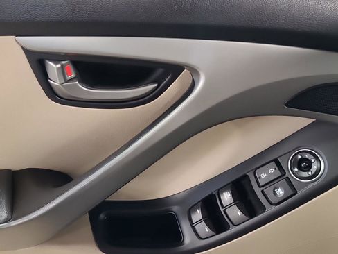 Used 2016 Hyundai Elantra SE image 30