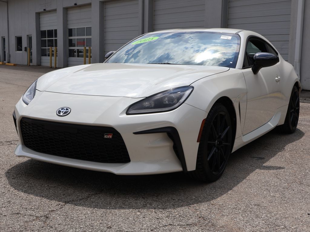 Used 2025 Toyota GR86 Premium w/ ALL Weather Mat Package (TMS) RWD image 3