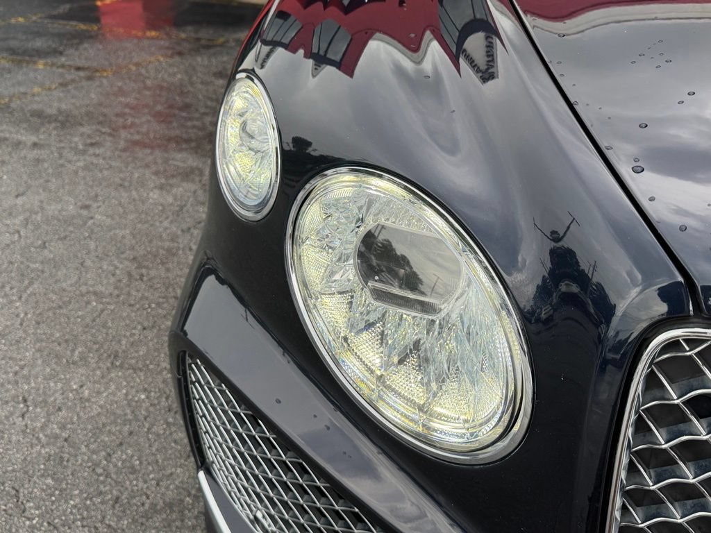 Used 2021 Bentley Bentayga AWD/4WD image 7
