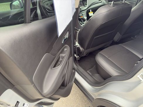 Used 2022 Buick Encore Preferred w/ Safety Package image 19