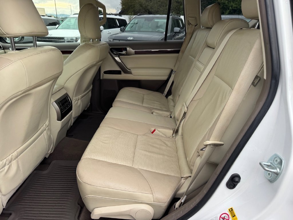 Used 2019 Lexus GX 460 Premium w/ Premium Package AWD/4WD image 10