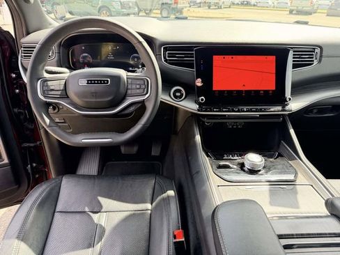 Used 2024 Jeep Wagoneer L Series II w/ Flexible Seating Group AWD/4WD image 17
