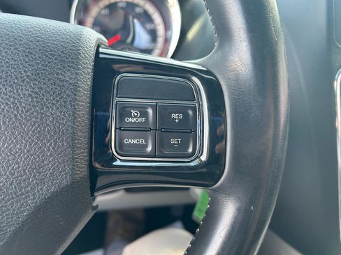 Used 2017 Dodge Grand Caravan SXT image 18