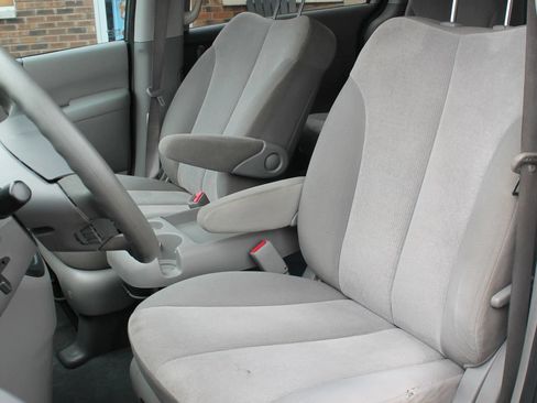 Used 2012 Kia Sedona LX w/ PWR Pkg FWD image 13