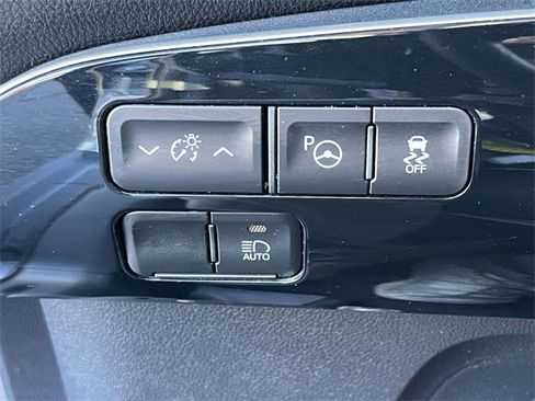 Used 2019 Toyota Prius LE image 30