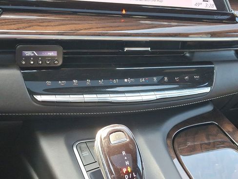 Used 2022 Cadillac Escalade ESV Sport Platinum AWD/4WD image 18