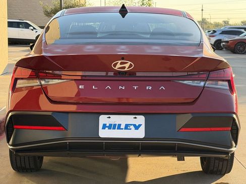 New 2025 Hyundai Elantra SEL image 5