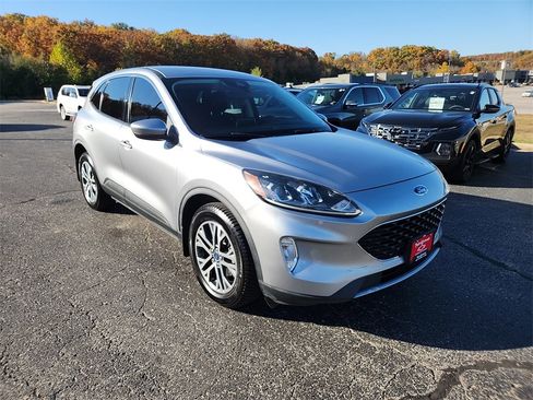 Used 2022 Ford Escape SEL image 2