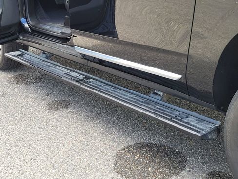 Used 2023 GMC Yukon XL Denali image 13