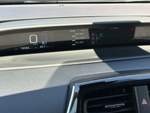 Used 2018 Toyota Prius Three Touring FWD image 18
