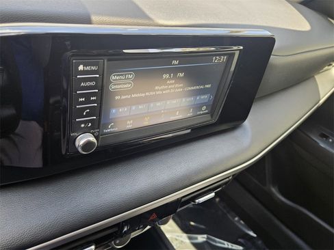 Used 2025 Nissan Kicks S image 20