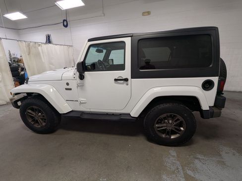 Used 2017 Jeep Wrangler Sahara AWD/4WD image 10
