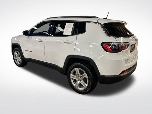 Used 2023 Jeep Compass Latitude w/ Convenience Group AWD/4WD image 3