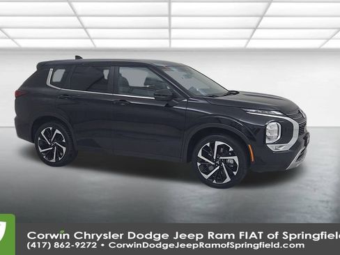 Used 2024 Mitsubishi Outlander SE image 2