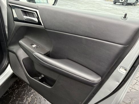 Used 2024 Mitsubishi Outlander SE image 11