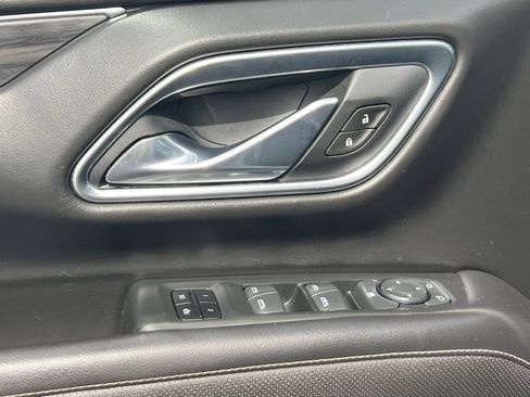 Used 2021 GMC Yukon XL SLT AWD/4WD image 32