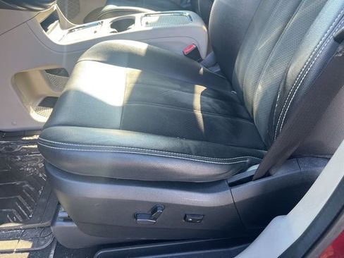 Used 2019 Dodge Grand Caravan SXT image 11