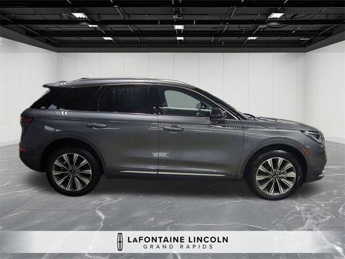 Used 2022 Lincoln Corsair Reserve w/ Equipment Group 201A image 6