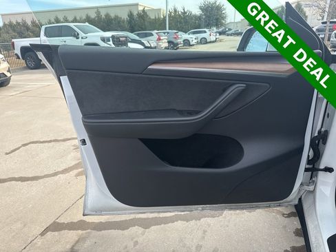 Used 2023 Tesla Model Y Long Range image 18