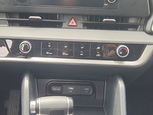 Used 2024 Kia Sportage LX AWD/4WD image 18
