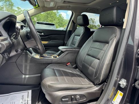 Used 2017 GMC Acadia Denali w/ Technology Package FWD image 18