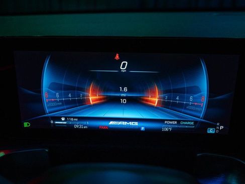 Certified 2025 Mercedes-Benz GLB 35 AMG 4MATIC image 33