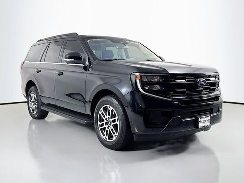 Used 2025 Ford Expedition Active image 3