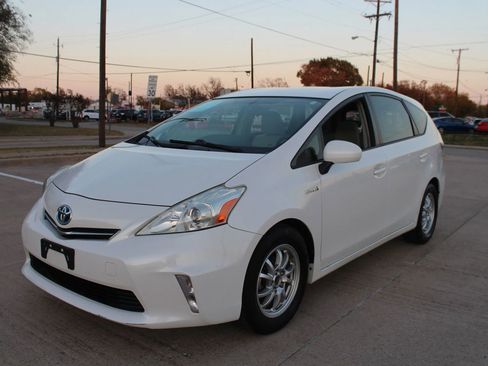 Used 2012 Toyota Prius V Two image 8