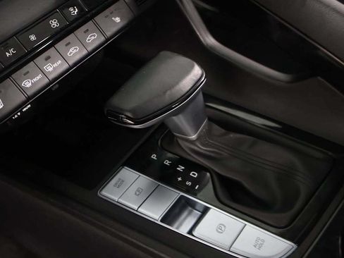 Used 2025 Hyundai Elantra SEL FWD image 46