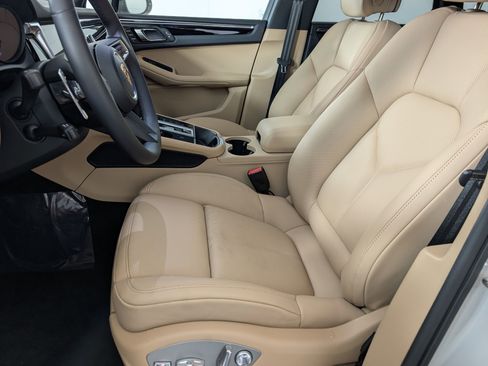 New 2026 Porsche Macan image 5