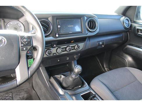 Used 2017 Toyota Tacoma TRD Off-Road w/ Tow Package image 22