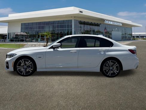 Used 2022 BMW 330e w/ M Sport Package RWD image 6