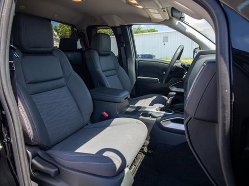 Used 2024 Nissan Frontier SV w/ SV Convenience Package RWD image 17