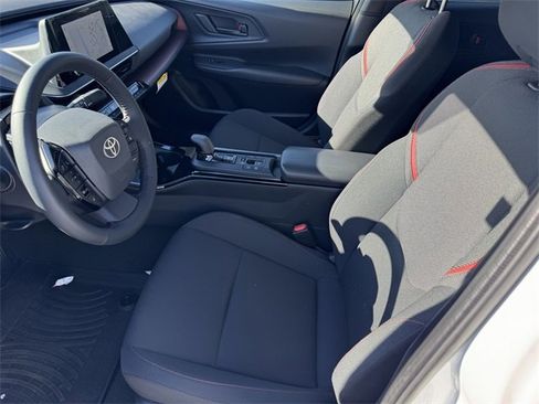 Used 2025 Toyota Prius SE image 15