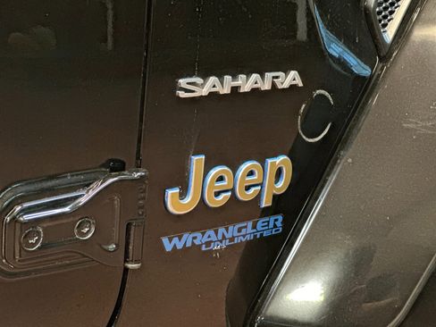 Used 2022 Jeep Wrangler Unlimited Sahara image 26